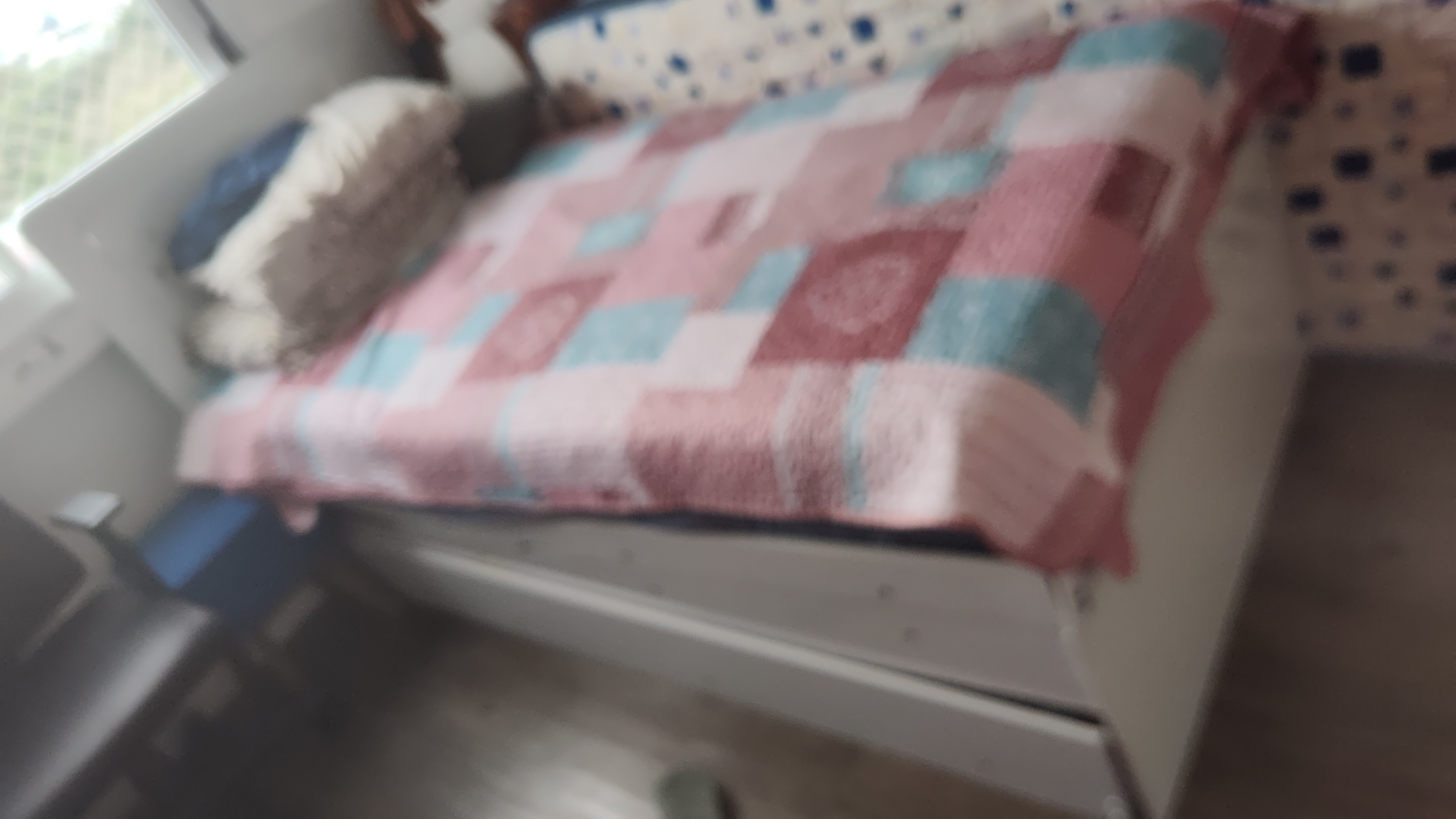 Cama solteiro com baú e bicama