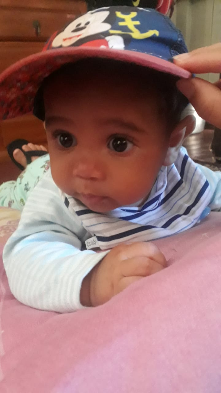 Gostaria de pedir doação para meu bebê de 6 meses,menino,de nome Dylan, quem tiver roupinhas,principalmente um bercinho,fico grata, preciso muito,agradeço quem poder me ajudar