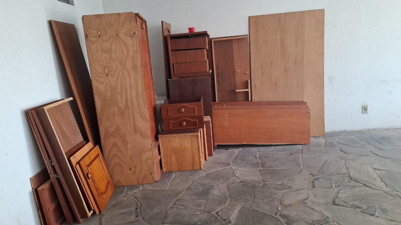 Doa-se Guarda Roupa grande 