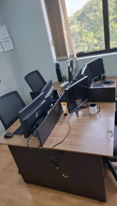 Doam-se diversos Móveis de Escritório 