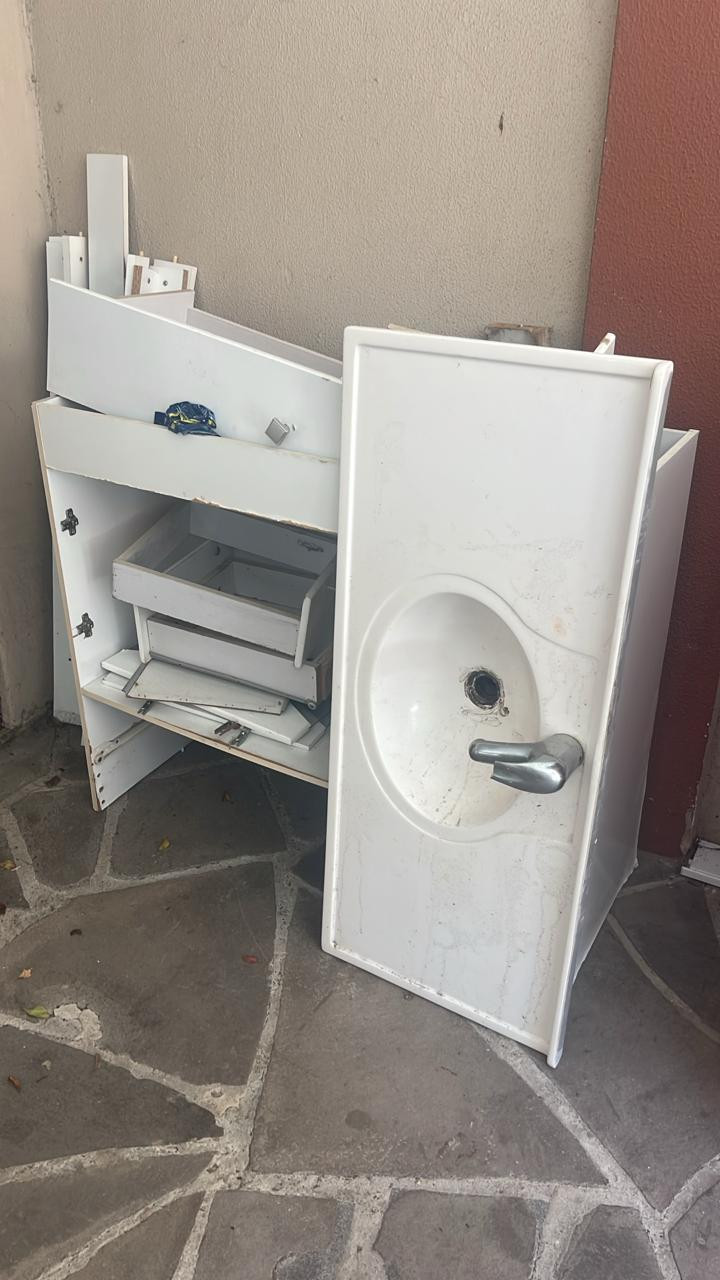 Doam-se Pia e Armário de Banheiro, Rack Estante e Porta de Correr