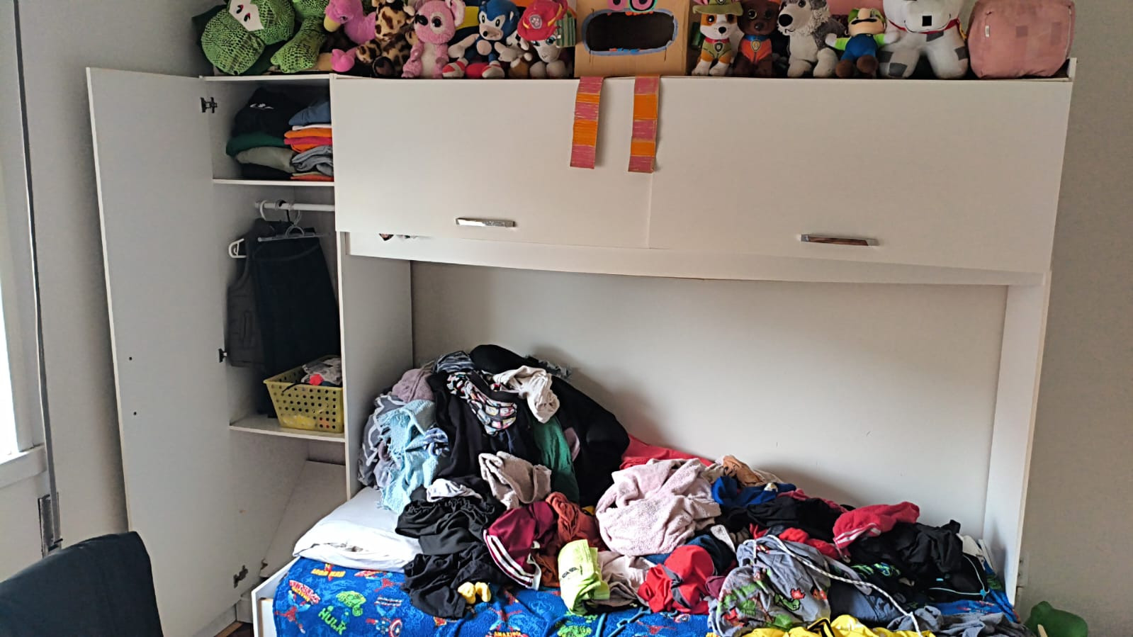 Doa-se Conjunto de Cama e Armário infantil sem colchão 