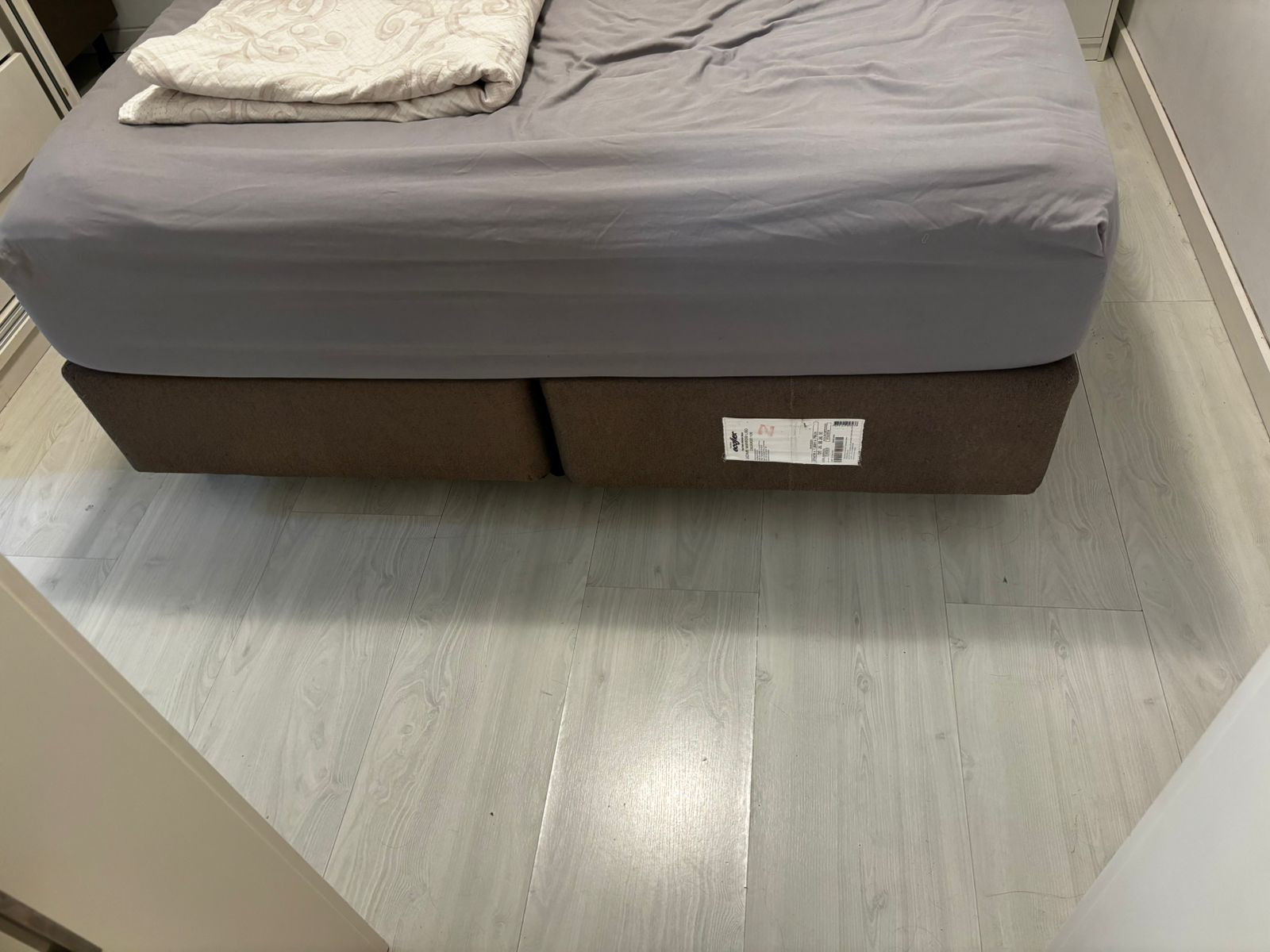 Doam-se Cama Box Queen sem Colchão e Sofá