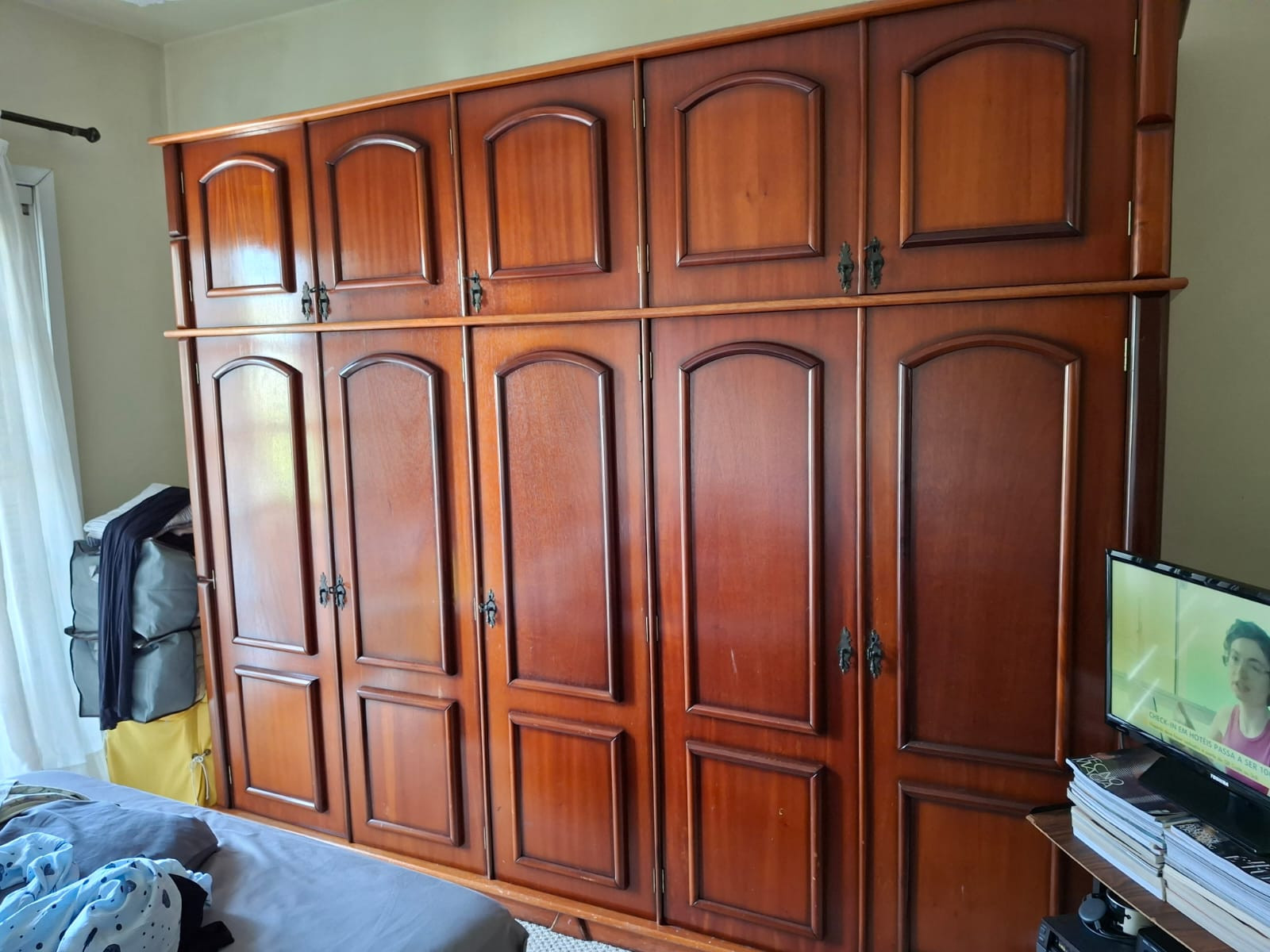Doam-se Guarda Roupa + 2 Criado Mudo + Cômoda 