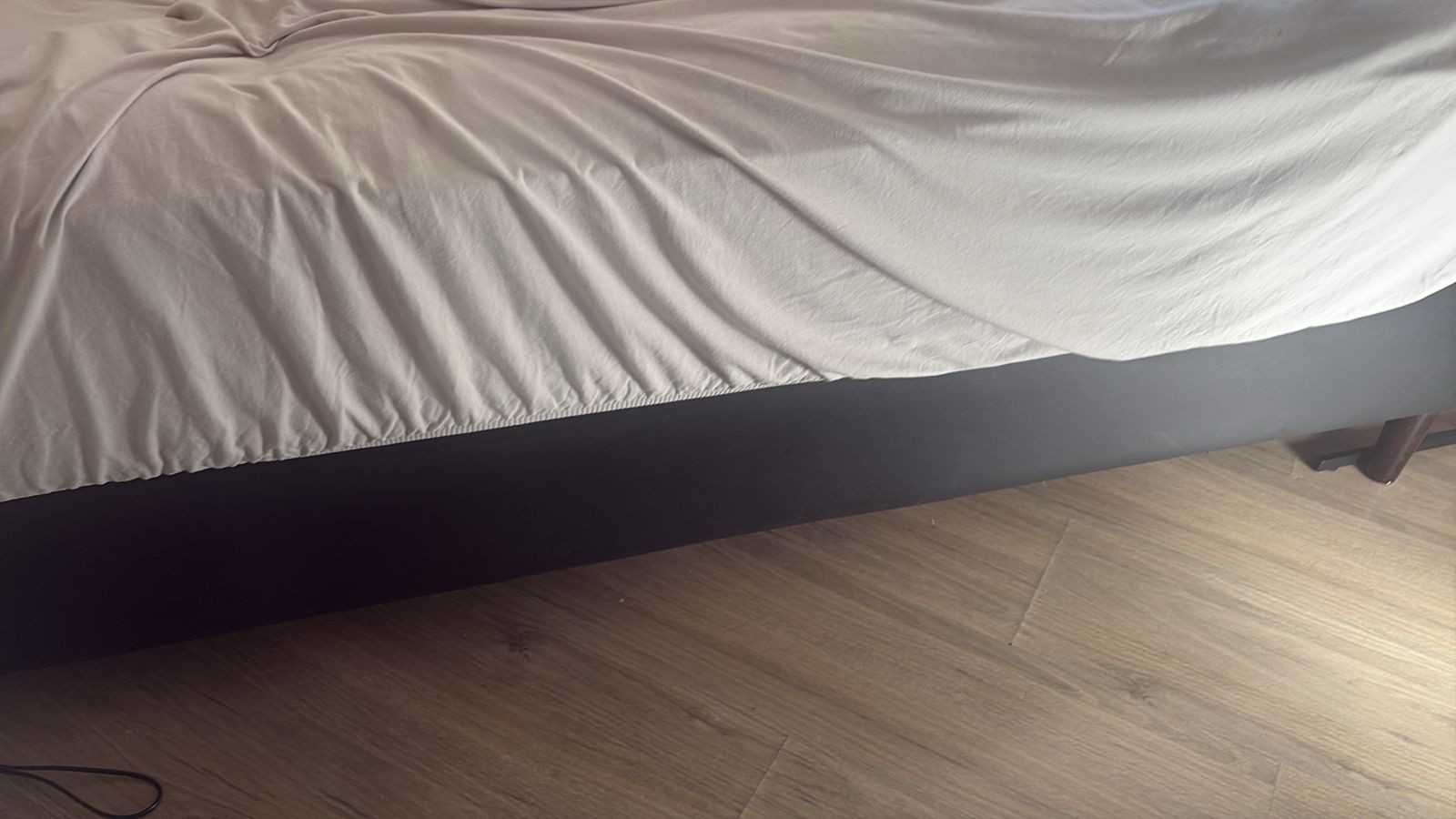 Doa-se Base de Cama Box Casal + Ventilador e Pijamas