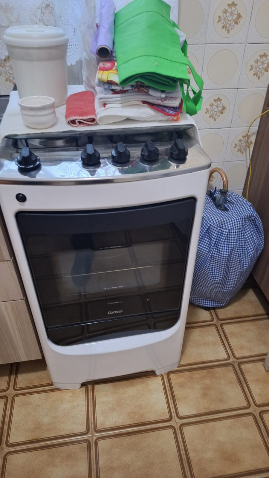 Doam-se Fogão, Colchão de Casal e 2 Botijão de Gás 13 kg