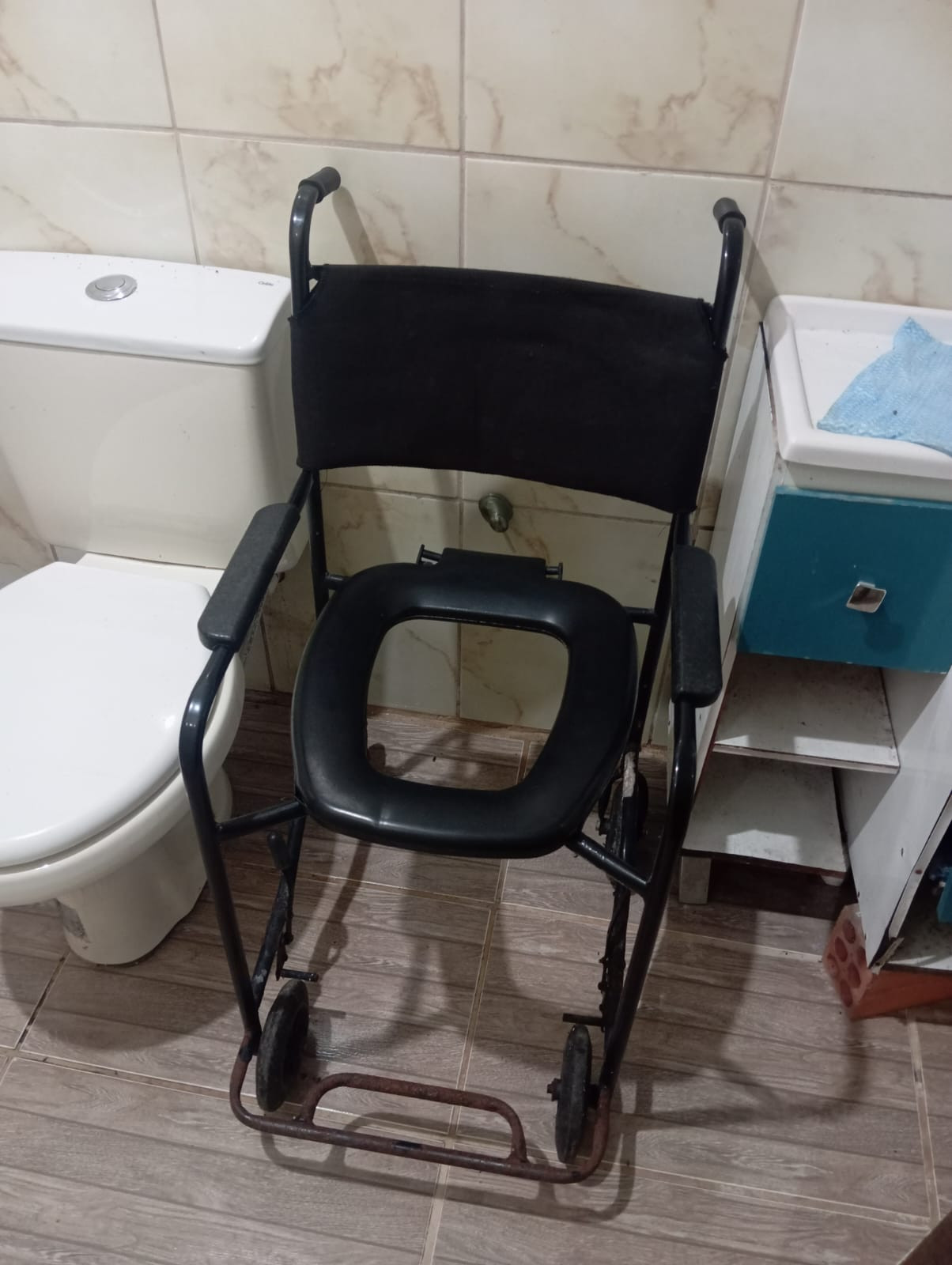 Doa-se Cadeira para Banho e Suporte de Equipamento 