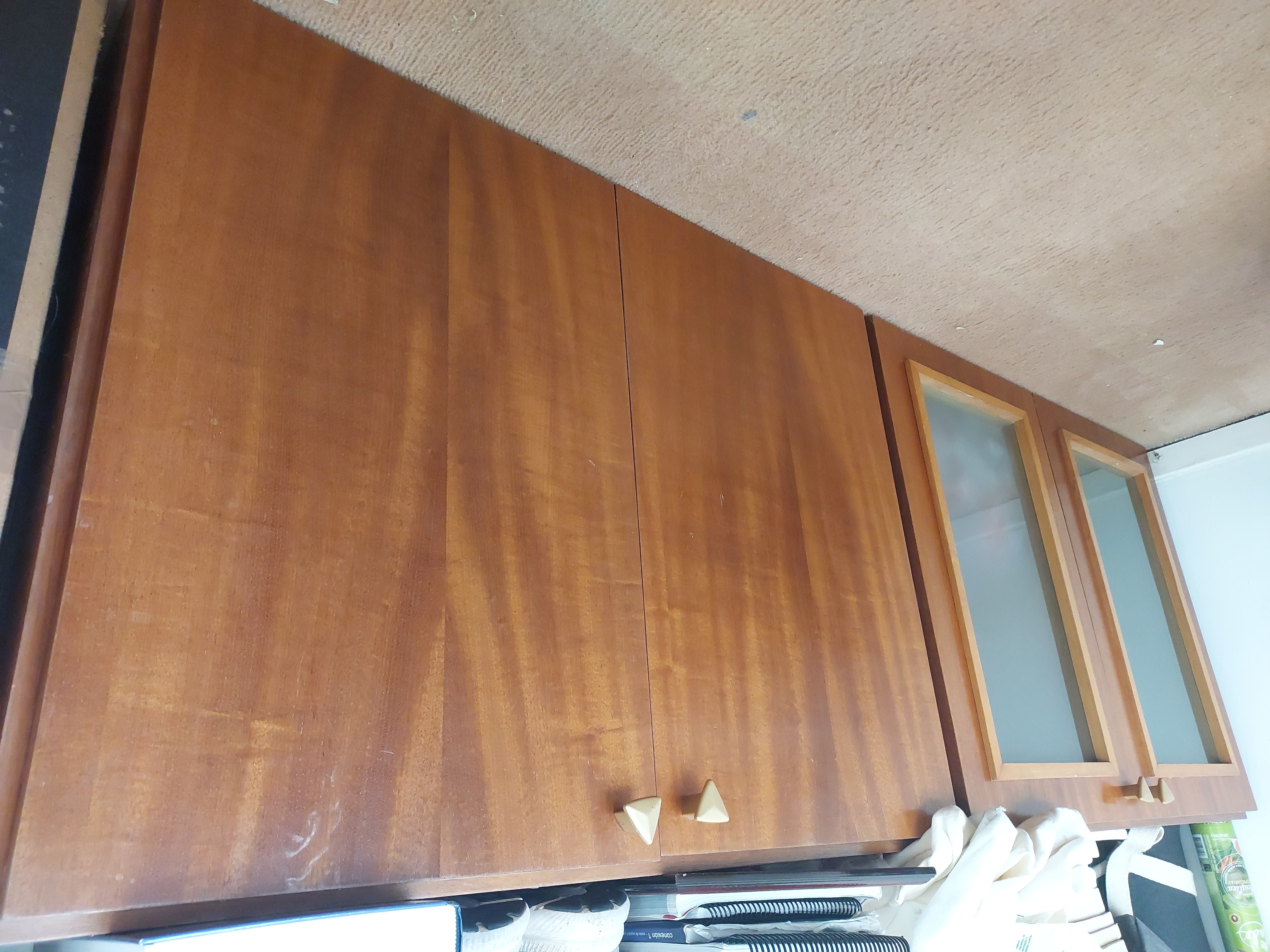 Armário aéreo de escrivaninha de madeira