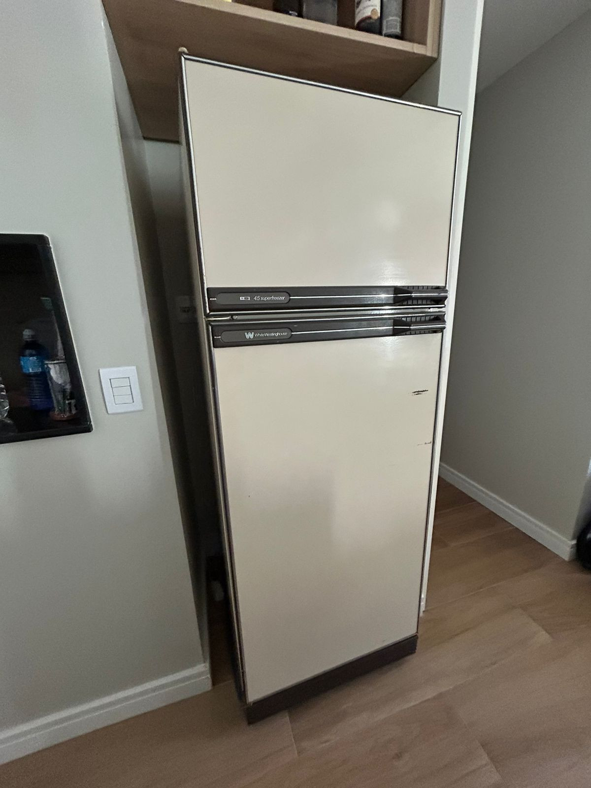 Doa-se Geladeira 220V