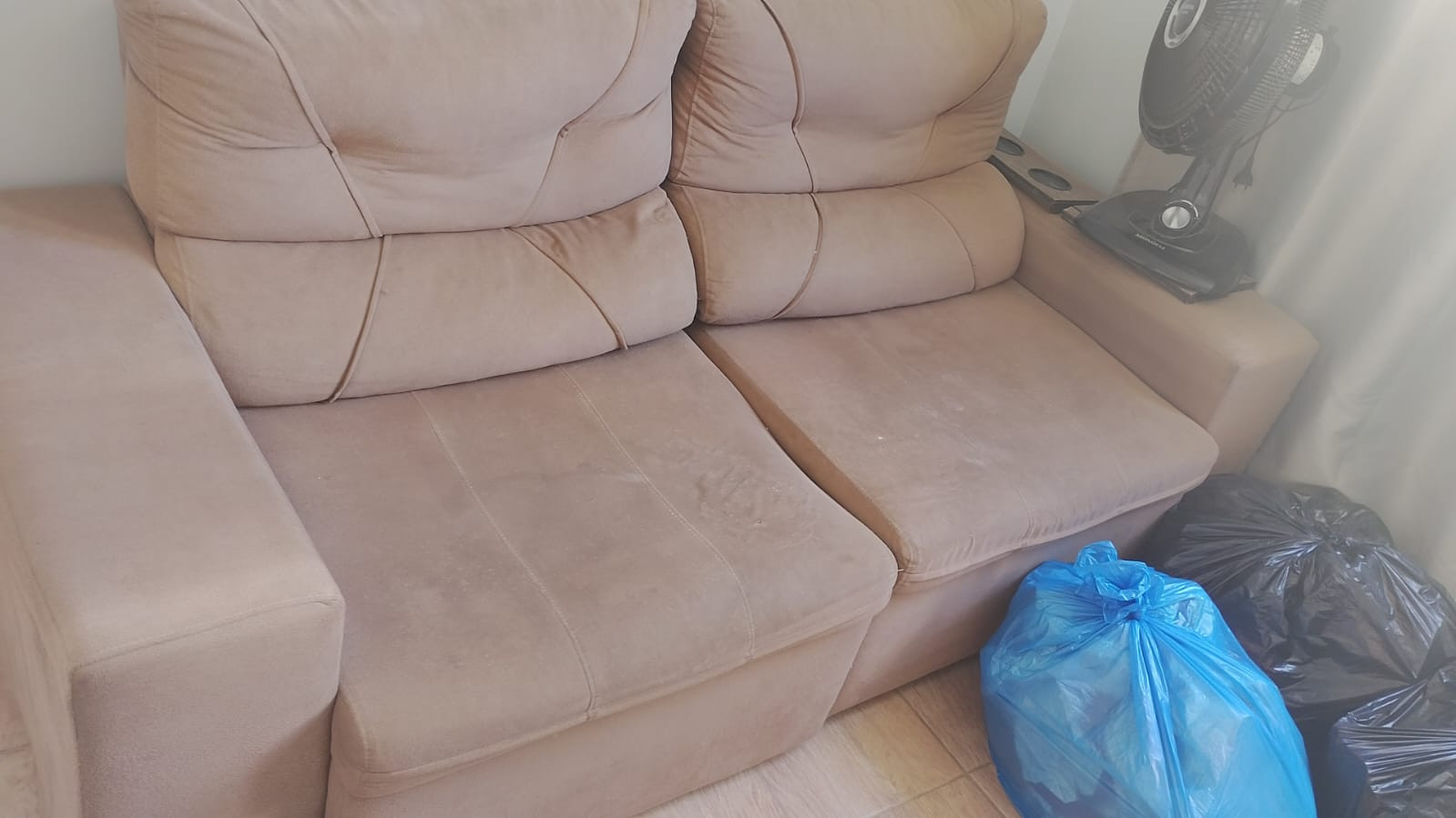 Doam-se Sofá Retrátil + Ventilador + Roupas