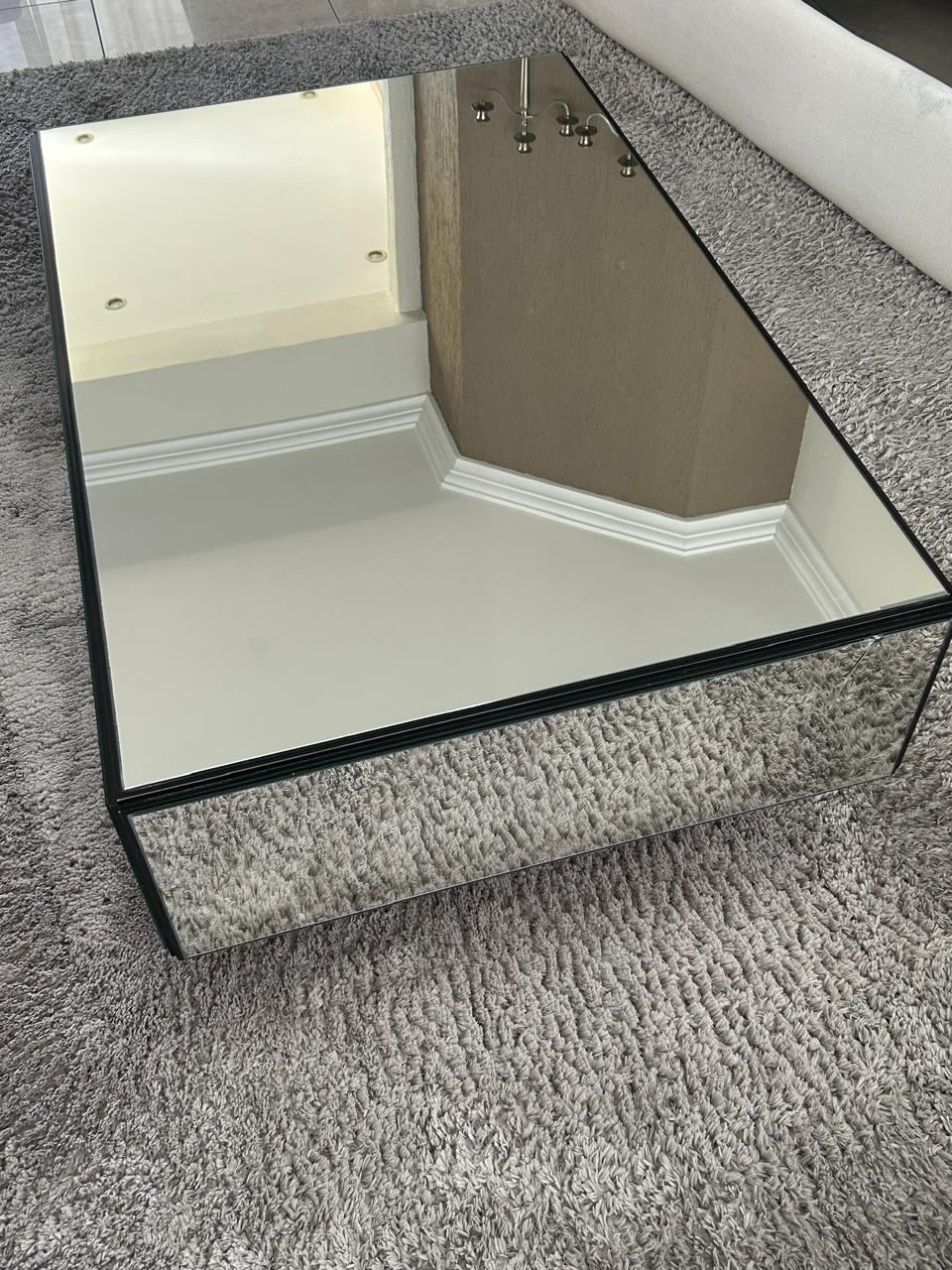 Doam-se Mesa de Centro e Sofá Divã