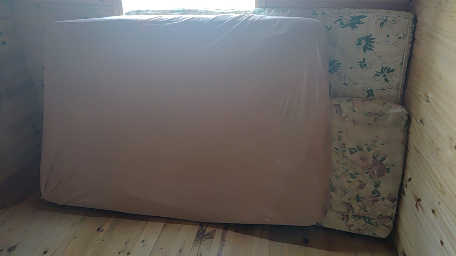 Doam-se 1 Colchão de Casal e 1 de Solteiro 