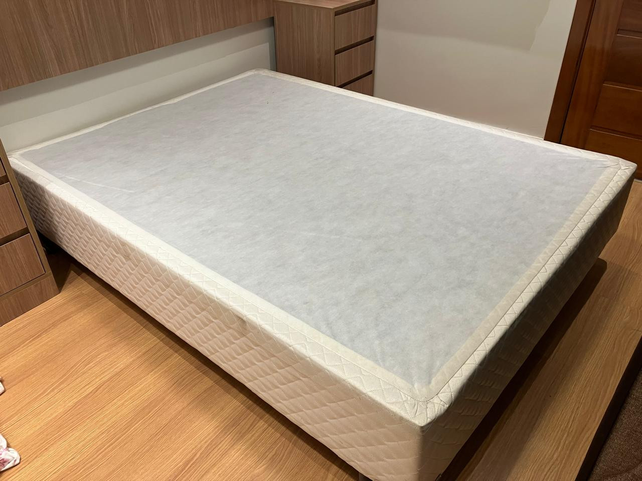 Doam-se 1 Base de Cama Box Casal e 1 Solteiro 