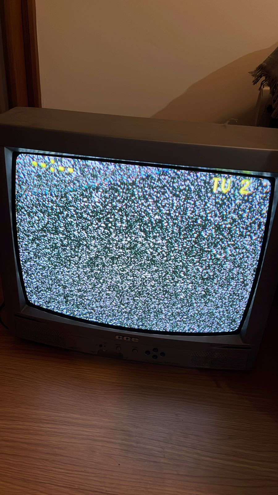 Doa-se TV Antiga + Mesa e Cadeira de Escritório 