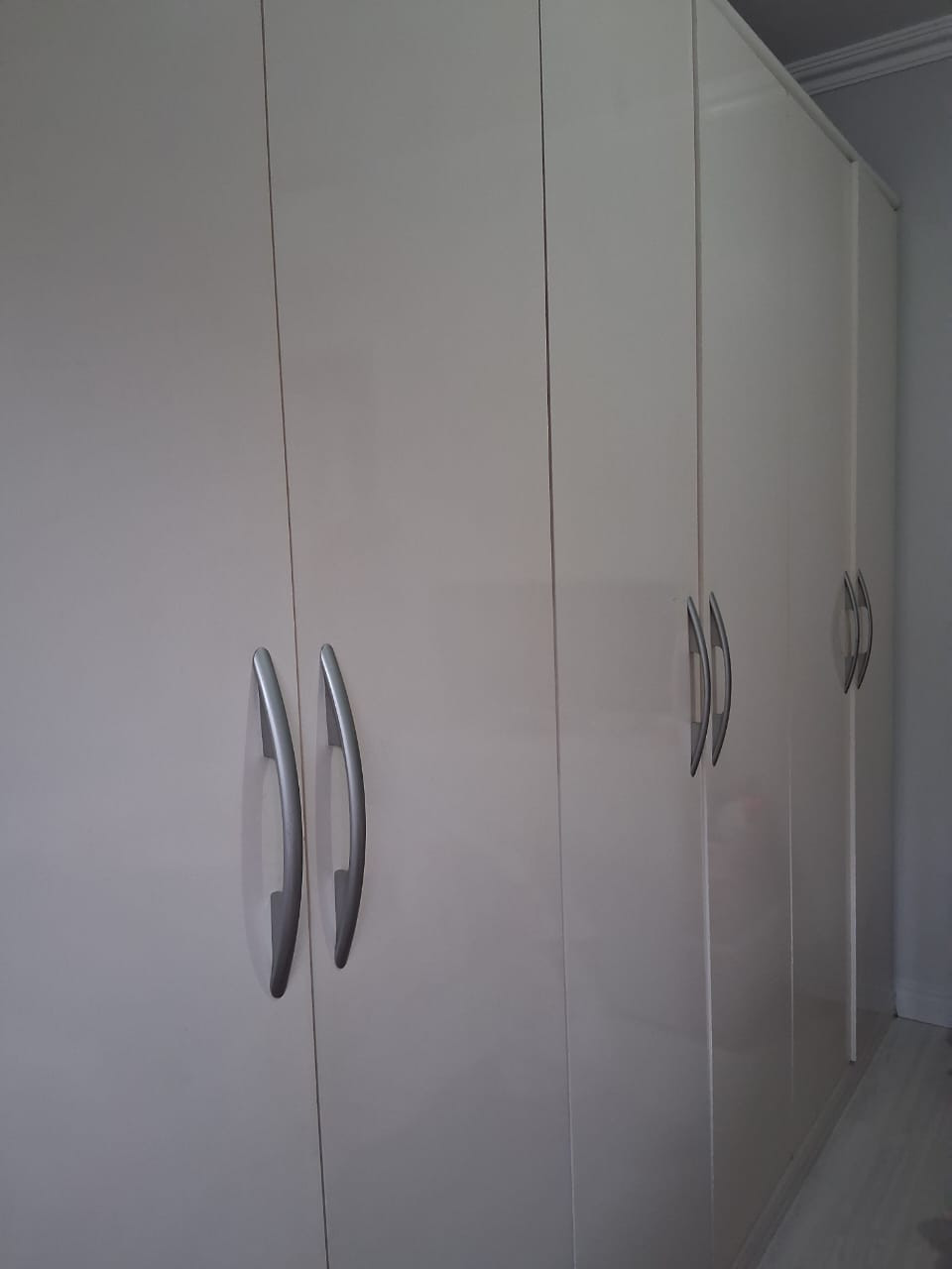 Doa-se Guarda Roupa