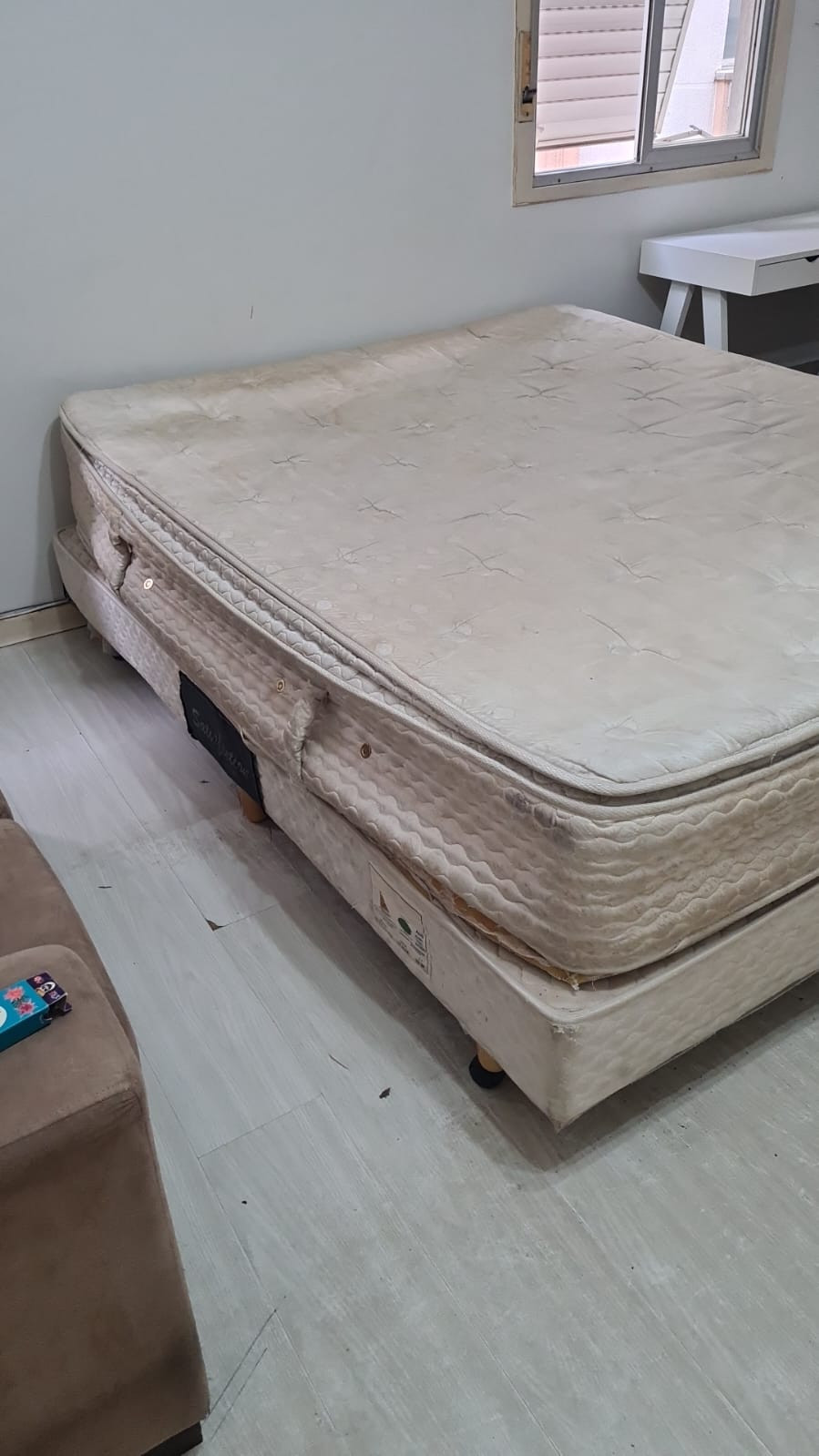 Doam-se Sofá Retrátil e Cama Queen Box