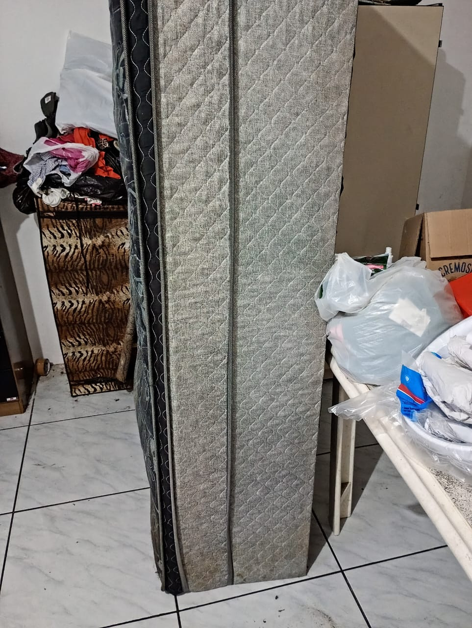 Doa-se Cama Box de Solteiro e Colchão 