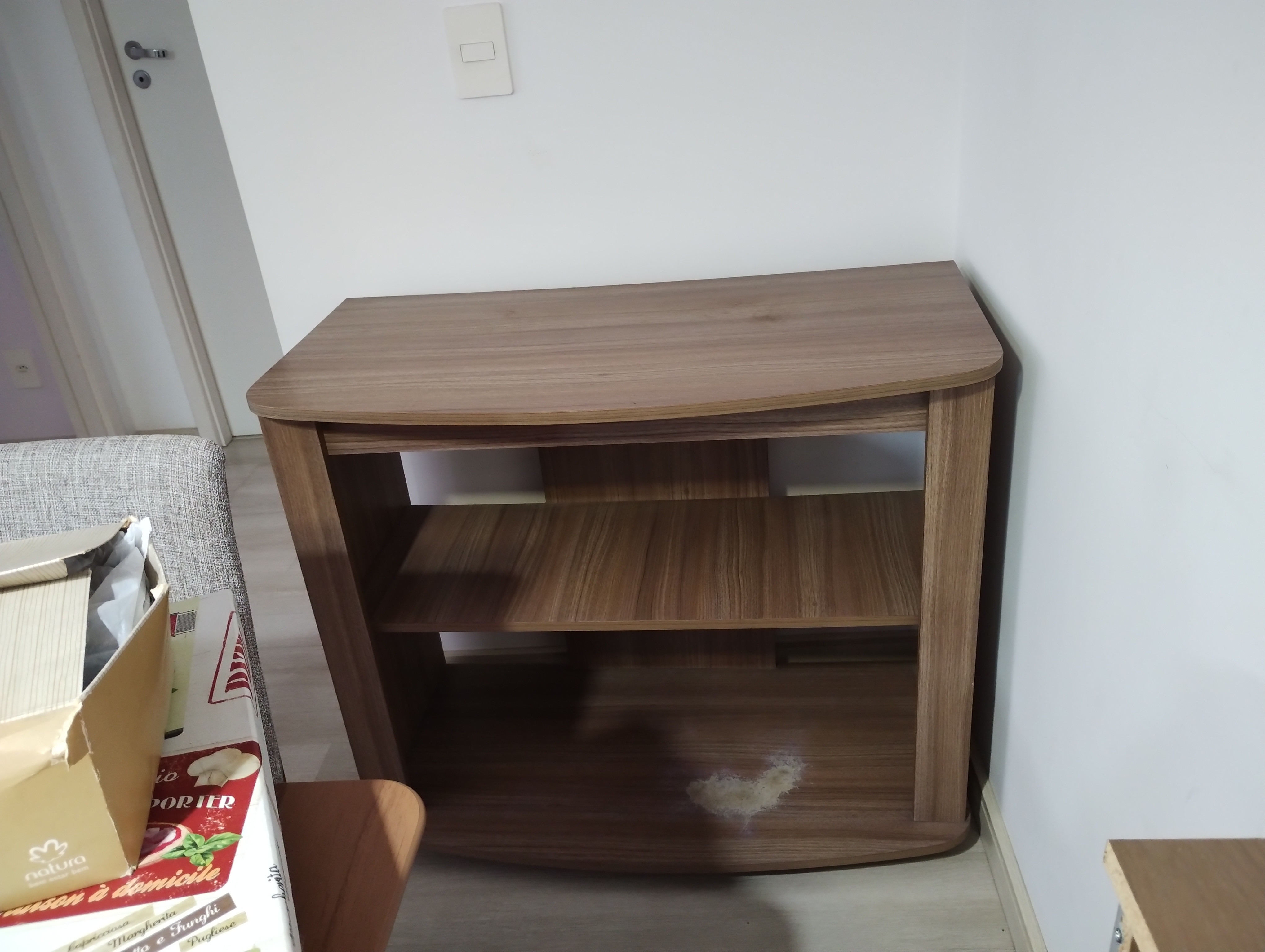 01 Rack para sala e 02 mesas de cabeceira para quarto 