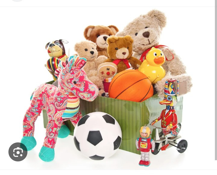 Alguém com urso, brinquedos para doar somos de portão cidade pequena eu busco podem ser bem usados 