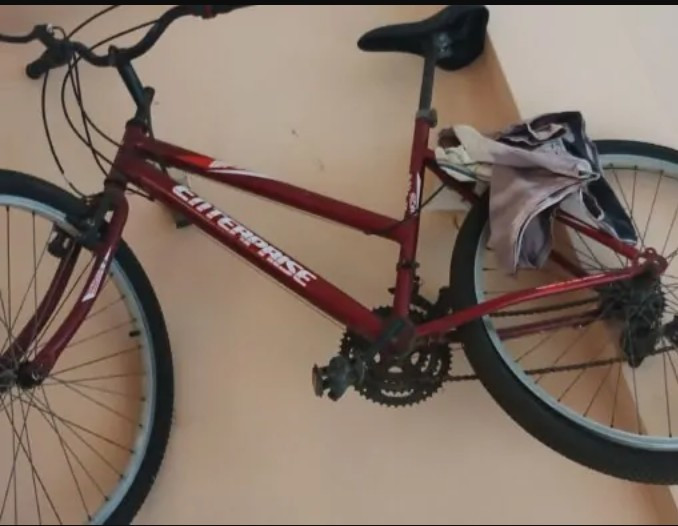 Alguém teria iuma bicicleta para doar,sou de portão mas busco obrigada 