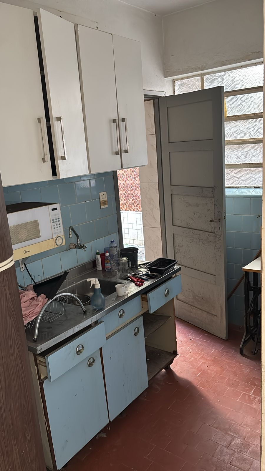 Armário de cozinha e pia 